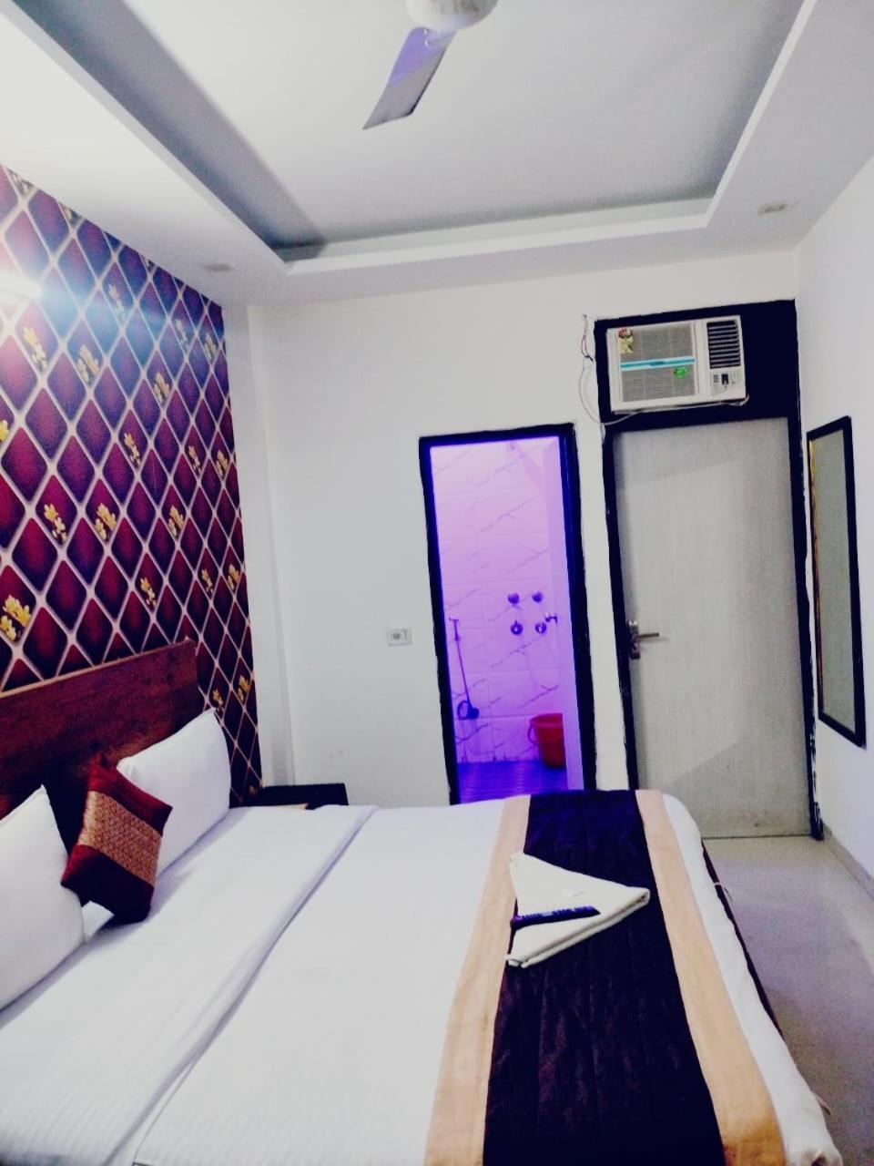 Admiral Delhi Airport Hotel